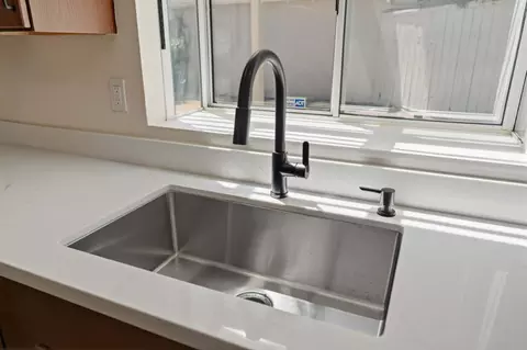 Kitchen - 2025 Hearthstone Ln, Modesto, CA 95355 photo 6 of 8