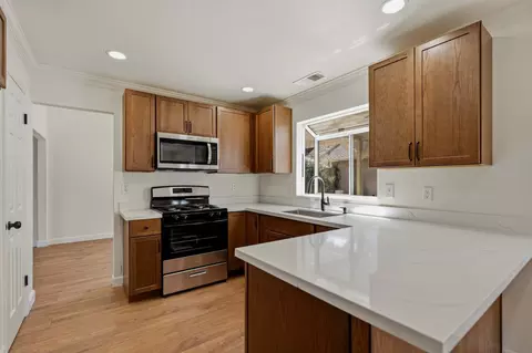 Kitchen - 2025 Hearthstone Ln, Modesto, CA 95355 photo 3 of 8