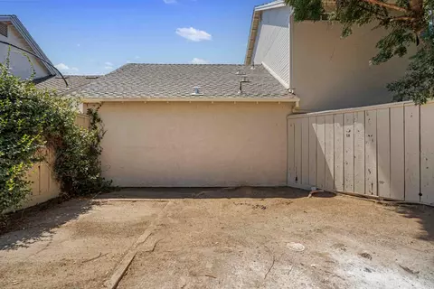 Exterior - 2025 Hearthstone Ln, Modesto, CA 95355 photo 5 of 9