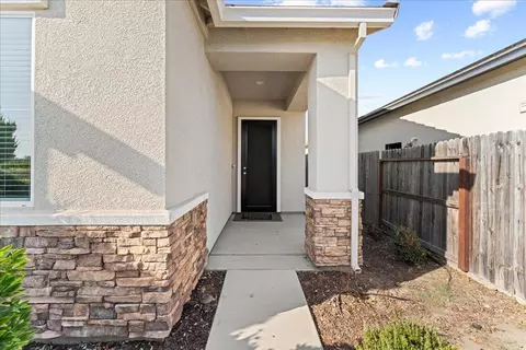 1409 Peach, Manteca, CA 95337 photo 2