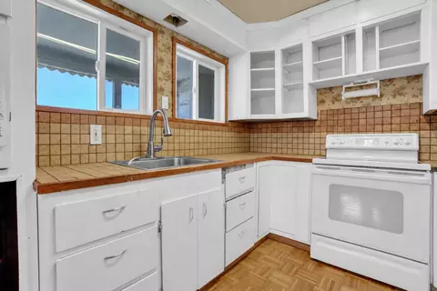 Kitchen - 30000 E Kasson 4d15 Oak Ln Rd, Tracy, CA 95304 photo 3 of 3
