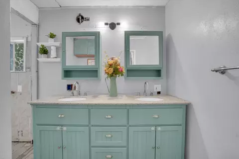 Bath - 30000 E Kasson 4d15 Oak Ln Rd, Tracy, CA 95304 photo 1 of 3