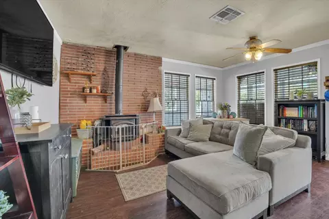 Living - 30000 E Kasson 4d15 Oak Ln Rd, Tracy, CA 95304 photo 3 of 3