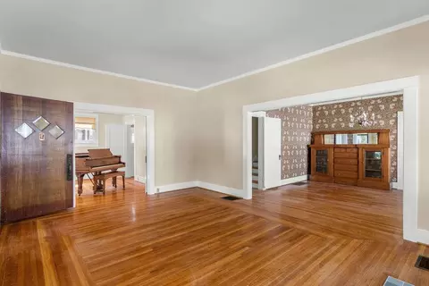 Living - 119 Park Ave, Modesto, CA 95354 photo 2 of 5