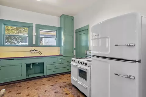 Kitchen - 119 Park Ave, Modesto, CA 95354 photo 1 of 2