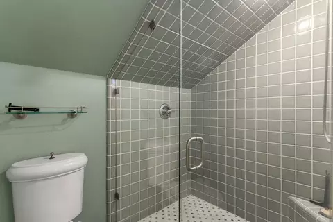 Bath - 119 Park Ave, Modesto, CA 95354 photo 3 of 4
