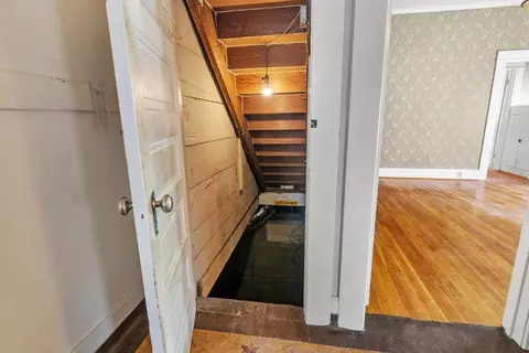 Entry Way - 119 Park Ave, Modesto, CA 95354 photo 1 of 1