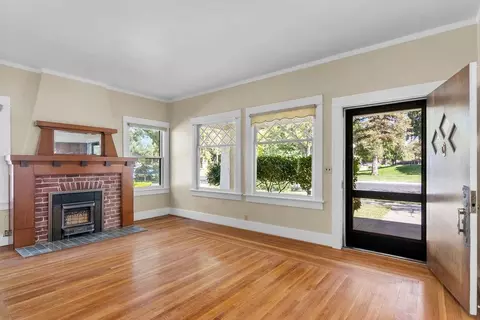 Living - 119 Park Ave, Modesto, CA 95354 photo 4 of 5