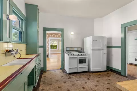 Kitchen - 119 Park Ave, Modesto, CA 95354 photo 2 of 2