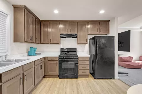 Kitchen - 993 Kaizen Way, Olivehurst, CA 95961 photo 3 of 4