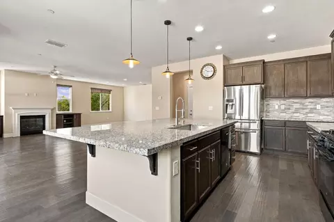 Kitchen - 1329 Darrow Dr, Lathrop, CA 95330 photo 4 of 5