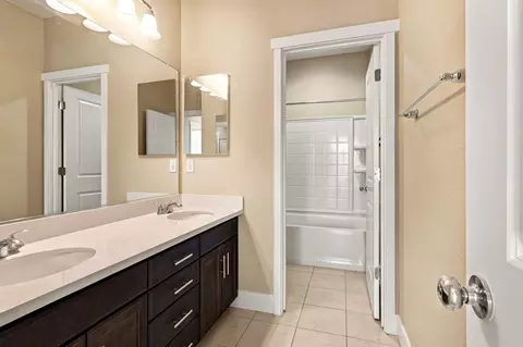 Bath - 1329 Darrow Dr, Lathrop, CA 95330 photo 2 of 3