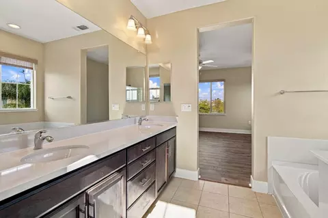 Bath - 1329 Darrow Dr, Lathrop, CA 95330 photo 3 of 3