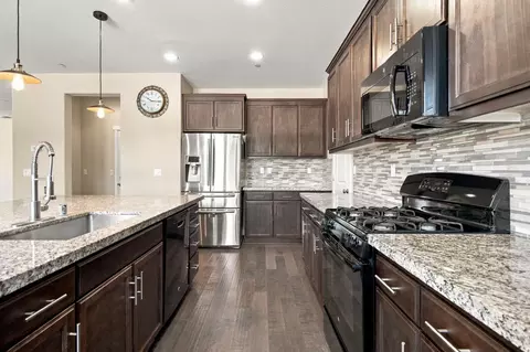 Kitchen - 1329 Darrow Dr, Lathrop, CA 95330 photo 3 of 5