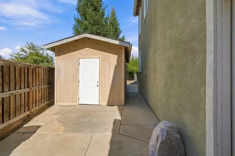Exterior - 1329 Darrow Dr, Lathrop, CA 95330 photo 5 of 11