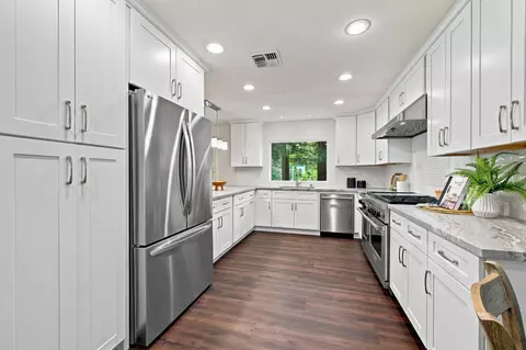 Kitchen - 120 Pradera Ct, Folsom, CA 95630 photo 2 of 6
