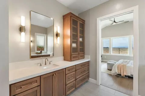 Bath - 5597 Thomson Loop, Davis, CA 95616 photo 1 of 5