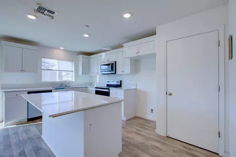 Kitchen - 2220 Blossom Ranch Rd, Patterson, CA 95363 photo 4 of 4