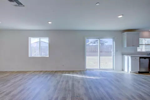 Living - 2220 Blossom Ranch Rd, Patterson, CA 95363 photo 2 of 5