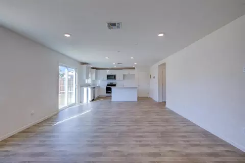 Living - 2220 Blossom Ranch Rd, Patterson, CA 95363 photo 3 of 5