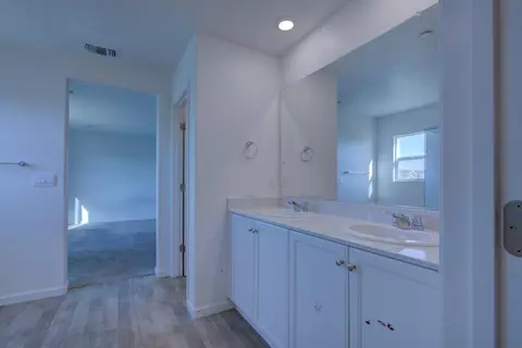 Entry Way - 2220 Blossom Ranch Rd, Patterson, CA 95363 photo 3 of 10