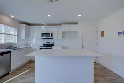Kitchen - 2220 Blossom Ranch Rd, Patterson, CA 95363 photo 2 of 4