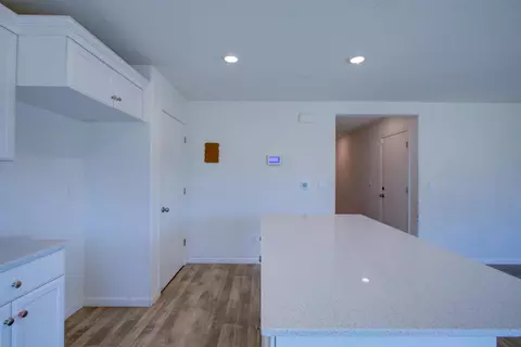 Entry Way - 2220 Blossom Ranch Rd, Patterson, CA 95363 photo 9 of 10