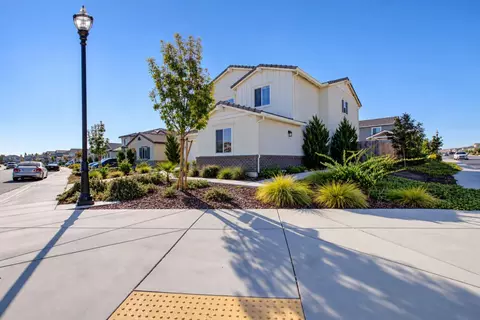 Exterior - 2220 Blossom Ranch Rd, Patterson, CA 95363 photo 2 of 5