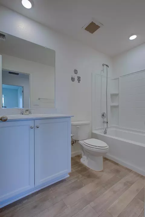 Bath - 2220 Blossom Ranch Rd, Patterson, CA 95363 photo 1 of 2