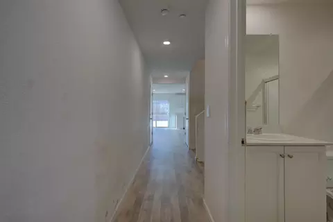 Entry Way - 2220 Blossom Ranch Rd, Patterson, CA 95363 photo 10 of 10