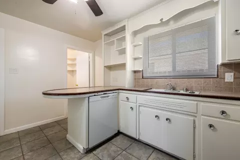Kitchen - 418 Lupton St, Manteca, CA 95337 photo 3 of 4