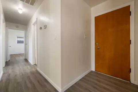 Entry Way - 418 Lupton St, Manteca, CA 95337 photo 3 of 7
