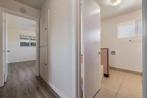 Entry Way - 418 Lupton St, Manteca, CA 95337 photo 5 of 7