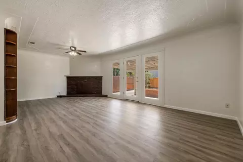 Living - 418 Lupton St, Manteca, CA 95337 photo 1 of 7
