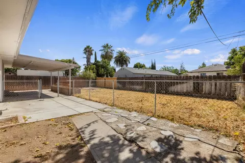Exterior - 418 Lupton St, Manteca, CA 95337 photo 4 of 4