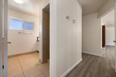 Entry Way - 418 Lupton St, Manteca, CA 95337 photo 4 of 7