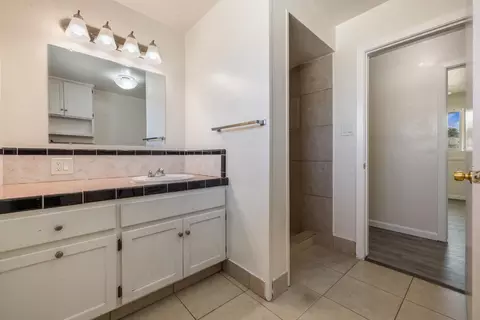 Bath - 418 Lupton St, Manteca, CA 95337 photo 3 of 3