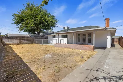 Exterior - 418 Lupton St, Manteca, CA 95337 photo 3 of 4