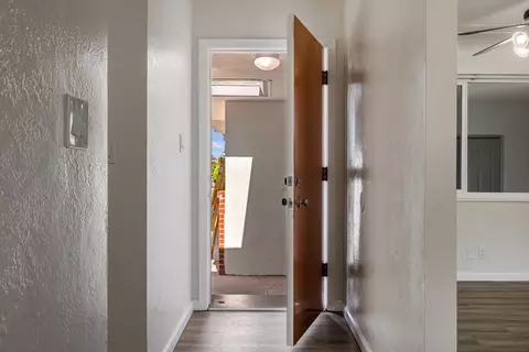 Entry Way - 418 Lupton St, Manteca, CA 95337 photo 2 of 7