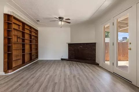 Living - 418 Lupton St, Manteca, CA 95337 photo 4 of 7