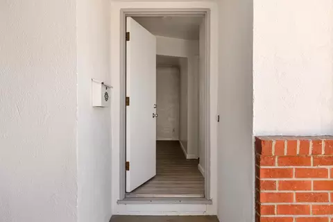 Entry Way - 418 Lupton St, Manteca, CA 95337 photo 1 of 7