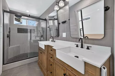 Bath - 1733 Ray Wise Ln, Tracy, CA 95376 photo 3 of 4