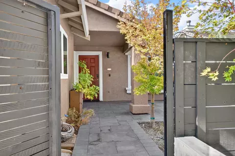 Exterior - 1733 Ray Wise Ln, Tracy, CA 95376 photo 5 of 15