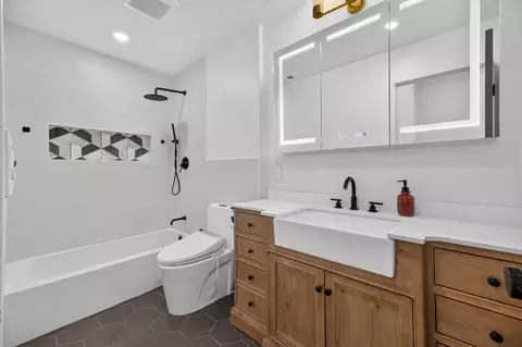 Bath - 1733 Ray Wise Ln, Tracy, CA 95376 photo 1 of 4
