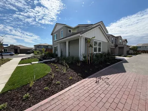 Exterior - 16213 Sculptor Ave, Lathrop, CA 95330 photo 4 of 5