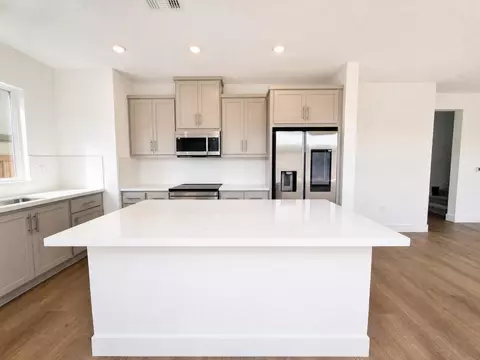 Kitchen - 16213 Sculptor Ave, Lathrop, CA 95330 photo 3 of 3