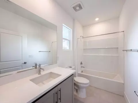 Bath - 16213 Sculptor Ave, Lathrop, CA 95330 photo 3 of 4