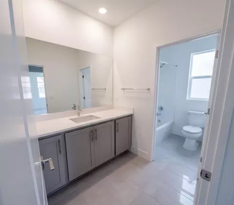 Bath - 16213 Sculptor Ave, Lathrop, CA 95330 photo 4 of 4