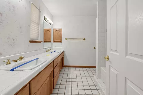Bath - 2603 Cascade Trl, Cool, CA 95614 photo 2 of 3