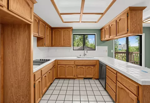 Kitchen - 2603 Cascade Trl, Cool, CA 95614 photo 3 of 7